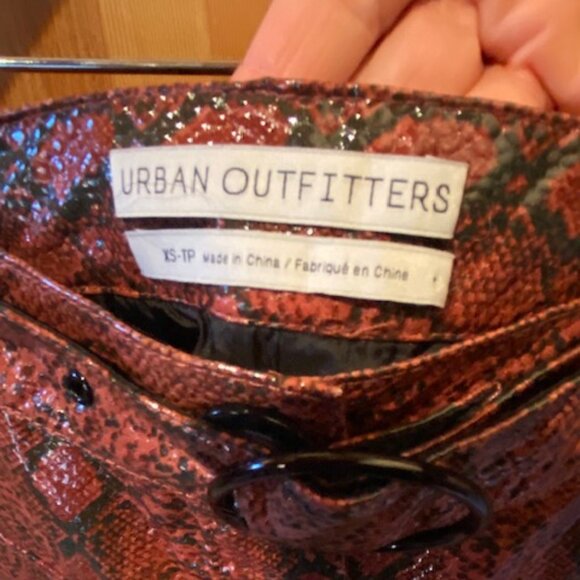 Urban Outfitters Red Wine Snake Skin Vinyl Mini Skirt Size XS - Picture 4 of 6